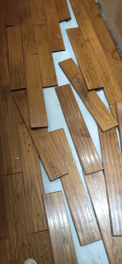 木地板安装踢脚线安装木地板维修木地板团队