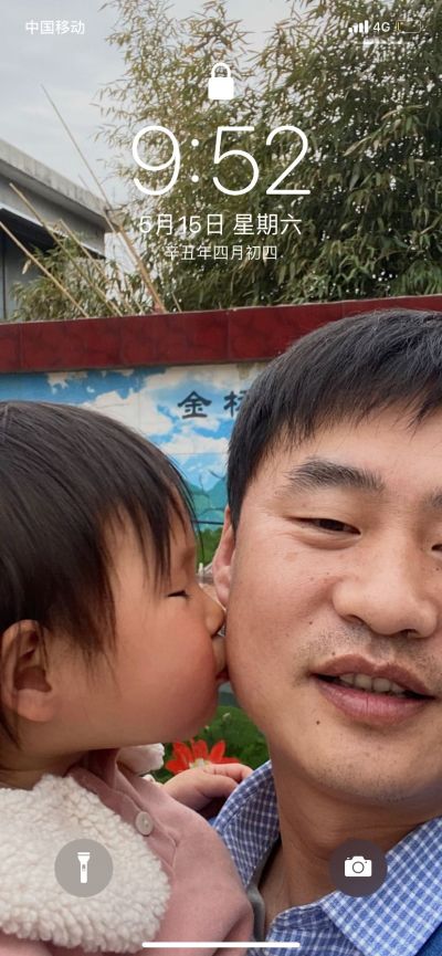 刮腻子刷油漆室内装修