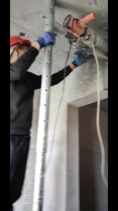水钻打孔