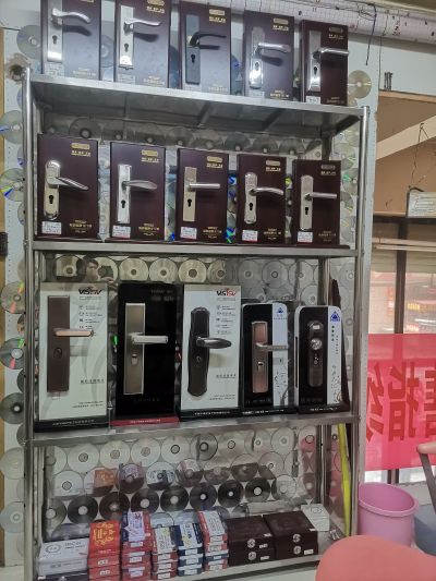 开锁 换锁 指纹锁 配钥匙 家具美容