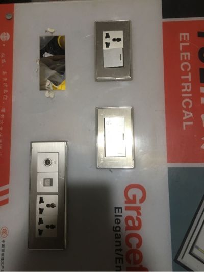 安装灯具