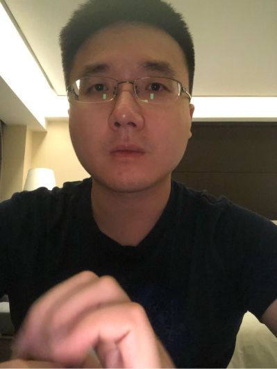 在住宅楼梯间，安装2个摄像头，需要用照明电接电线。我有支座和线。钻2个孔就可以