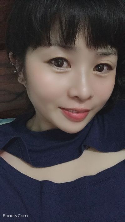 化妆美甲造型