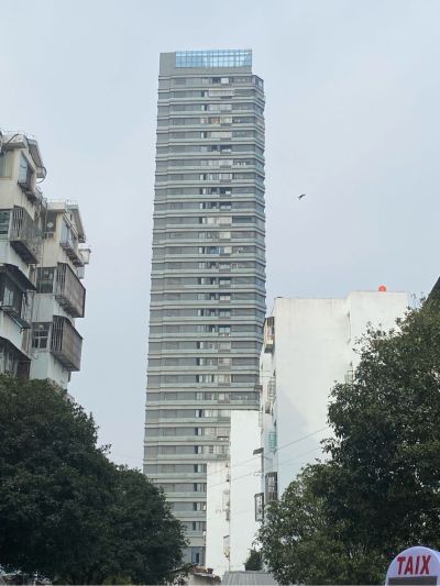 砸墙拆除房屋维修