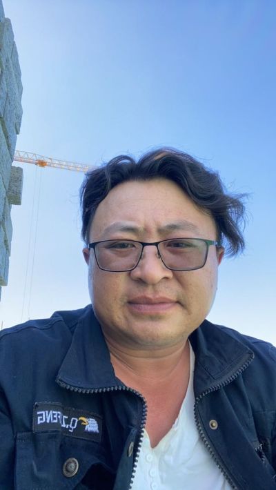 电工贴壁纸