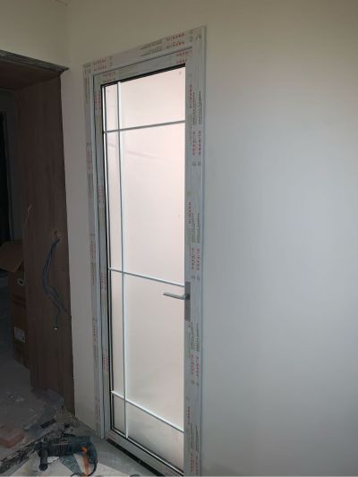 铝门安装