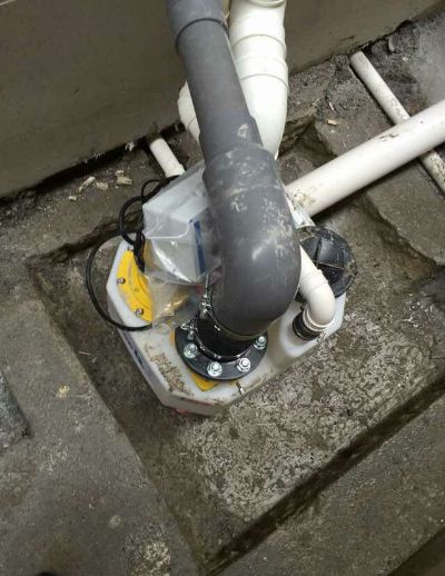 师傅需带两个接头材料安装工具。