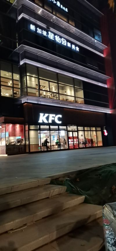 安装桌椅，安装床。