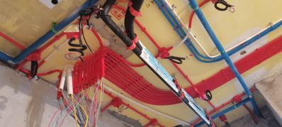 室内装潢，拆旧修补，水电安装，粘瓷砖修补，木工。专业工种，专业技术