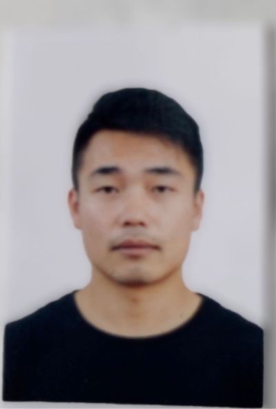 一个水晶灯，灯体是整体的，9 个承重点位，吊顶未加固，需要打吊丝，吊顶距离实顶大概 10 来公分，需要明天 10 点至 12 点能到的