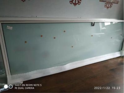卫生间贴铝塑板 2平方米多如图 有铝塑板材料 只是需要专业的师傅量尺寸并安装