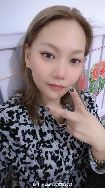 贴壁纸壁布