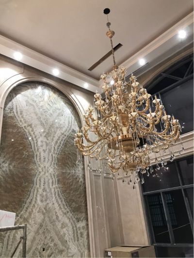 安装灯具