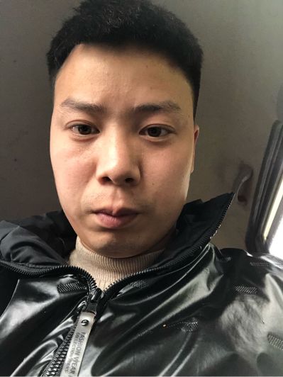 油漆刮腻子