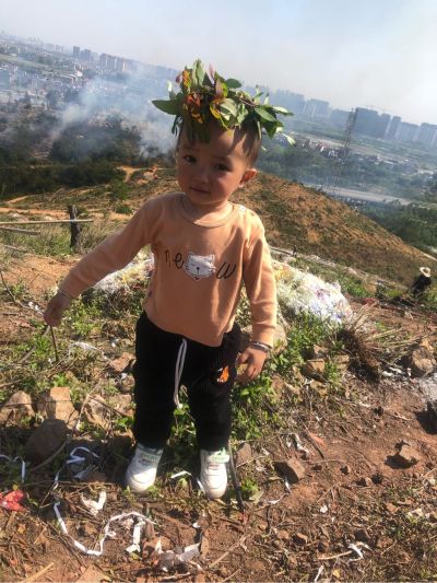 安装灯具内墙刮腻子