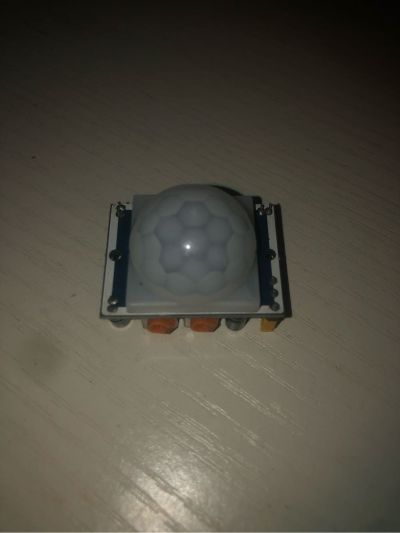 砸墙