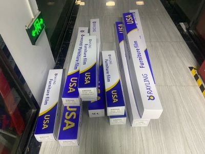 本公司专业贴玻璃膜，家具膜，木纹改色膜，价格实惠，质量有保障。全国都有师傅上门施工