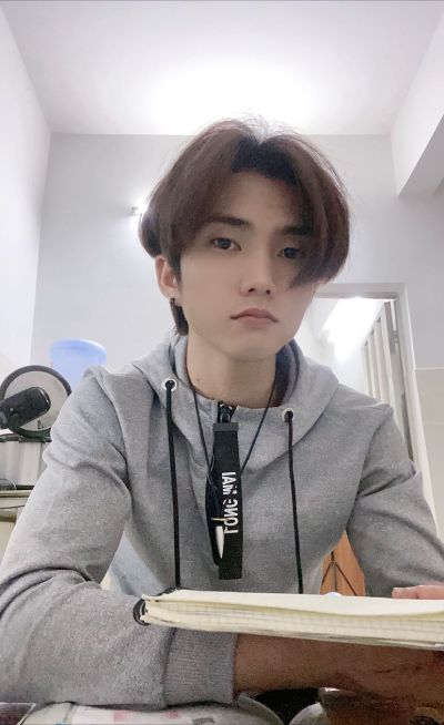 焊工安装门窗