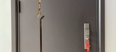 主营:防盗门，木门，别墅大门，不锈钢门，指纹锁，承接大小工程，有需要请联系:18321171272