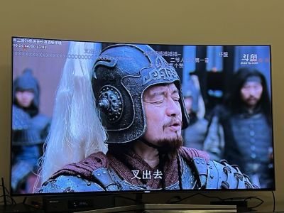 安装监控和太阳能充电板在家门外，需要打孔
