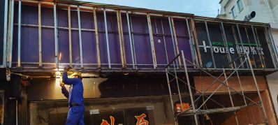 上海全市广告制作安装，发光字制作维修，显示屏制作维修，写真海报设计制作，户外门头广告牌吊装施工团队！