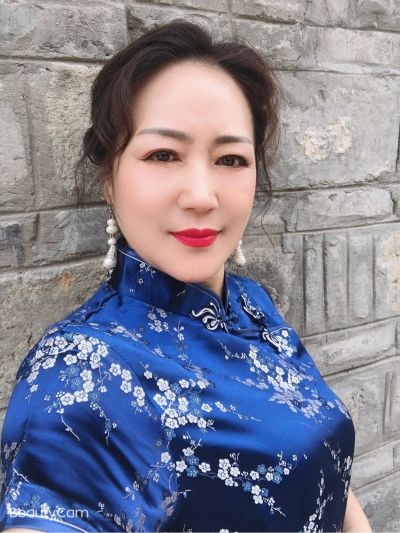2个马桶、4个浴盆