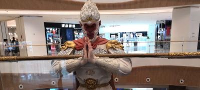 本人专业修复师，家具美容师
承接范围，铜门修复，不锈钢修复，翻新各种家具，木门，
墙板，
大理石修复，瓷砖修复，