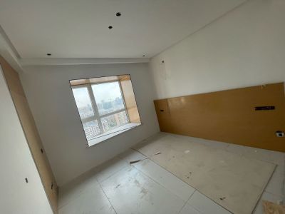 安装室内门 一扇隐形门 四扇普通门