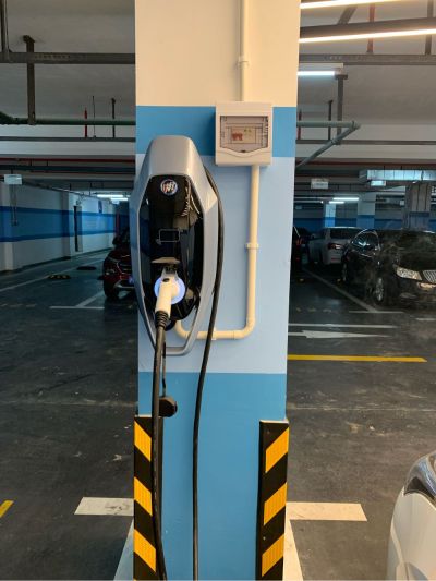 安装维修电工充电桩安装