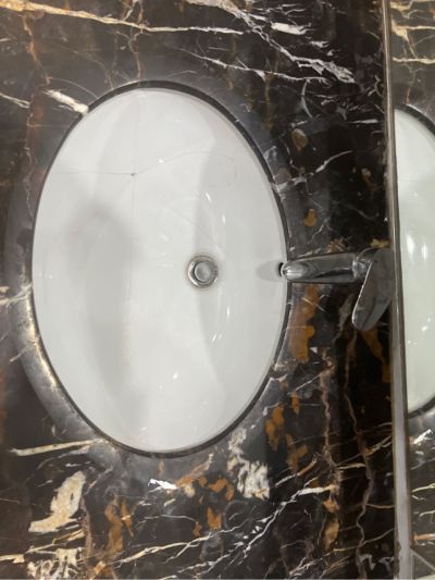 更换台下盆，拆除旧的换上新的，需要自己携带云石胶