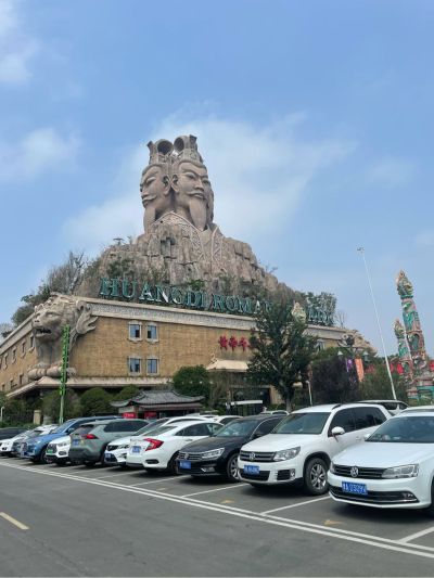 餐边柜尺寸长110、宽30、高80
小桌子长80、宽30、高75