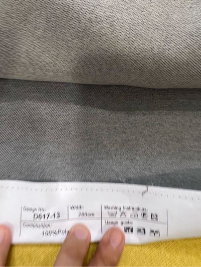 三个卷帘，一个用冲击钻，两个用飞机涨塞装在石膏板上
