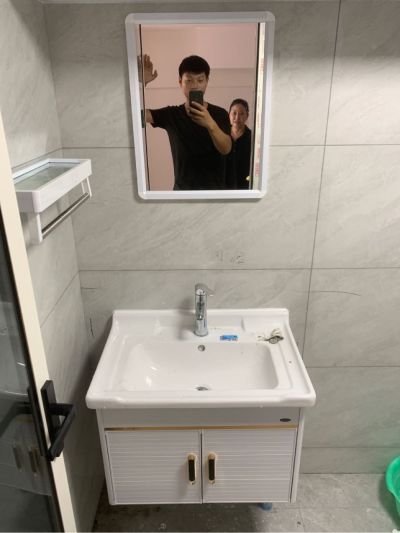 卫浴灯具安装