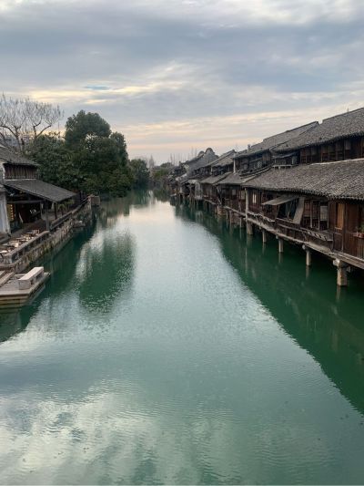 阳台自动晾衣架脱落下来，需要重新安装上去，并且接好电线，请帮助处理