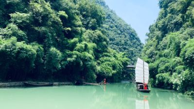 安装楼梯扶手，楼梯长度4.2米，前两图是现场，想安装成图3