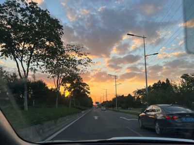 床头有点低，想往上调节一下