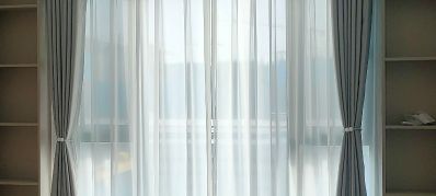 窗帘晾衣架安装