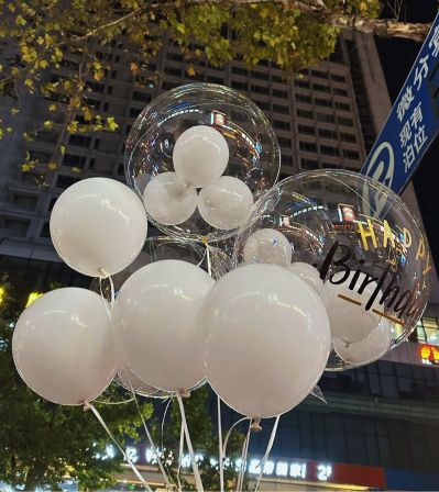 切割损坏部分瓷砖 ，清理门槛石后改贴新瓷砖，自己来报价