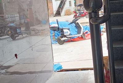 专业不锈钢楼梯扶手。需要做不锈钢楼梯扶手的联系我，绝对物美价廉，质量保证