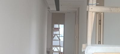 专业刮腻子.刷漆.喷乳胶漆。有需要的联系我。一次合作。一生联系电话：15318838122张老师