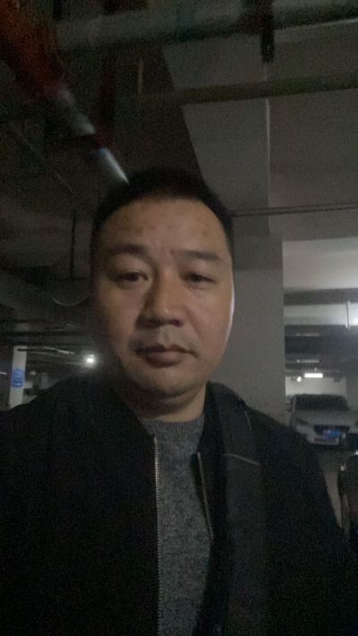 客厅无主灯吊顶+双眼皮吊顶，卧室双眼皮吊顶