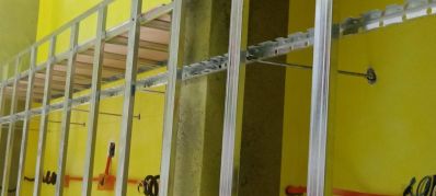 我本人，职业，装修木工，家具按装，


本人有B2驾照，货运资格证，跑过物理