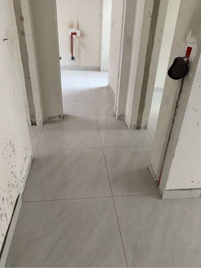 贴瓷砖