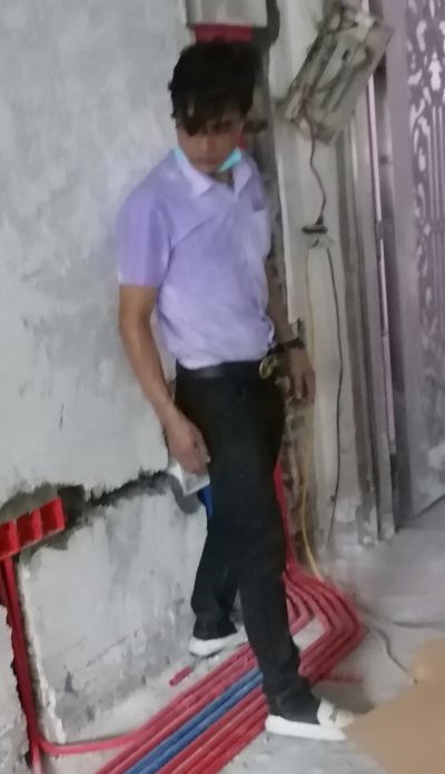 本人从事装修行业22年，专业做泥水工，水电，油漆。