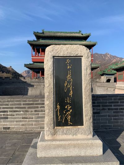 墙纸撕下后墙面破损重新刷漆，有乳胶漆
