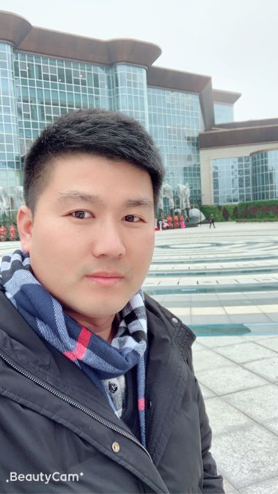 安全按设计师的效果图对全屋定制柜子，护墙板等进行量尺下单。