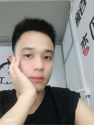 蜗牛椅木板内侧断裂，导致坍塌，需要维修蜗牛椅木板内侧