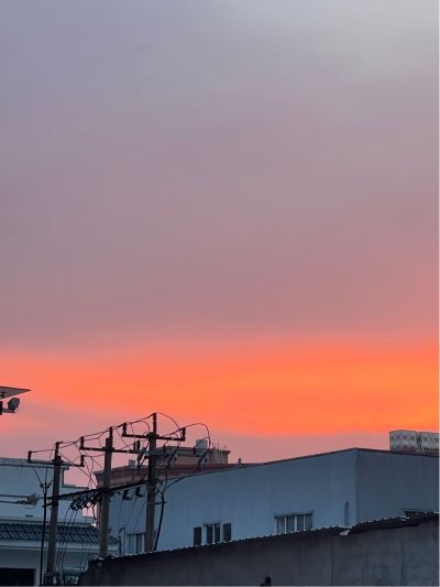 维修  空气能热水器面板水箱温度无，但水箱一直在运转，出水温度很烫。面版显示如下图一：