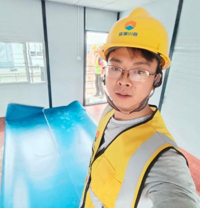 本人承接地板胶，自流平，地毯家装工装安装拆除清运等，限制四川成都附近