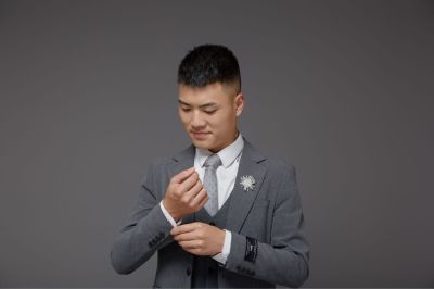 有焊工证，高空作业证，最好是团队合作